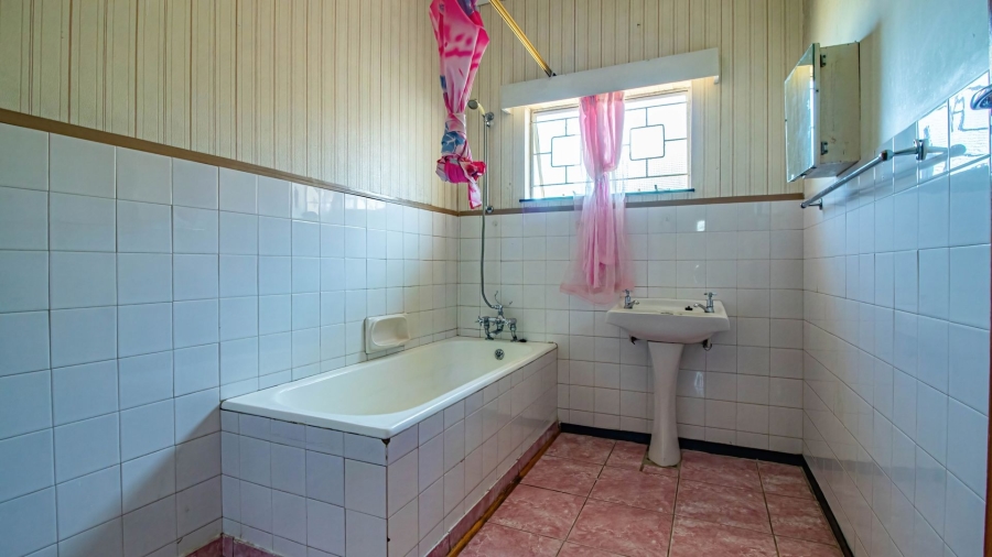 5 Bedroom Property for Sale in Dale View Eastern Cape